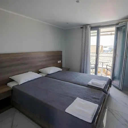 Golden Dolphin & Aparthotel