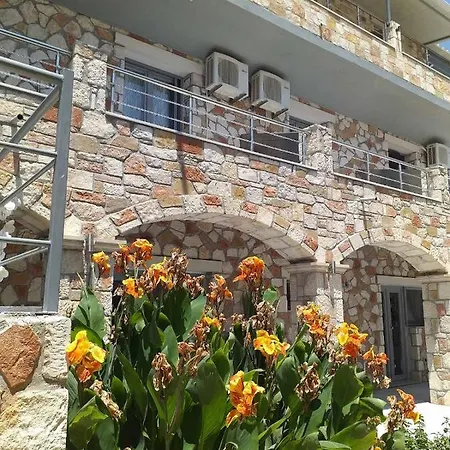 Golden Dolphin & Apartmanhotel